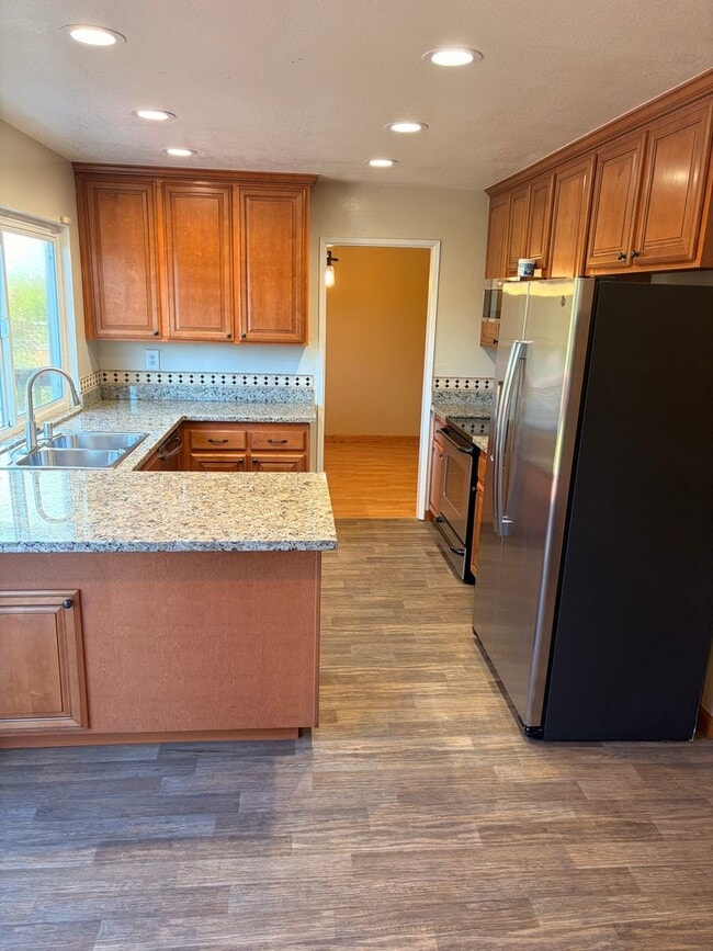 Building Photo - Upgraded 4 bed 2.5 bath home in San Jose. This is a must see!