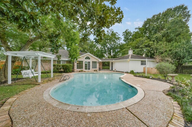 Building Photo - 110 Hillcrest Dr