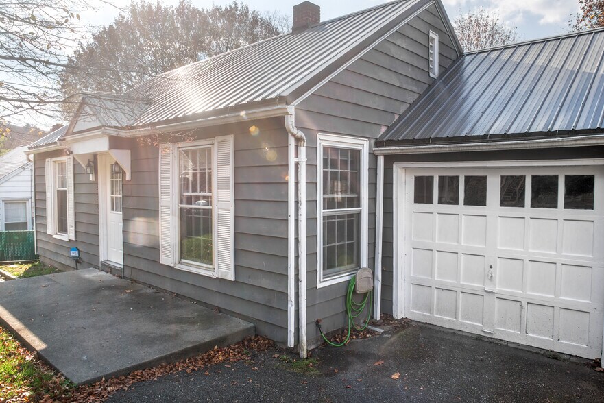 Building Photo - 202 S Washington St