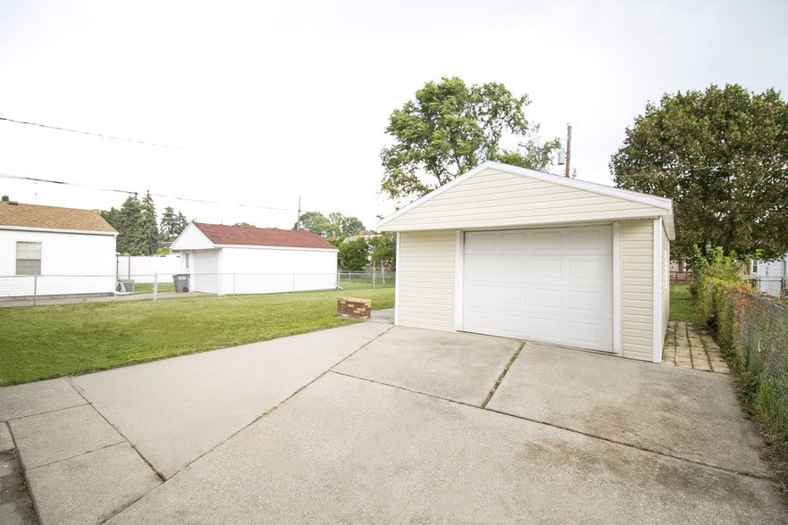 Building Photo - 622 Whitlock Ave