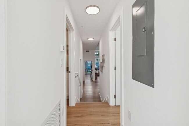 Building Photo - 1343 4th St