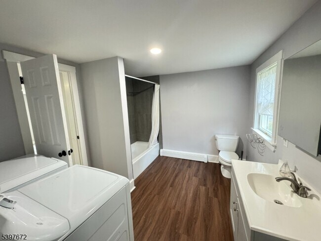 Building Photo - 606 Hardyston Ville Rd