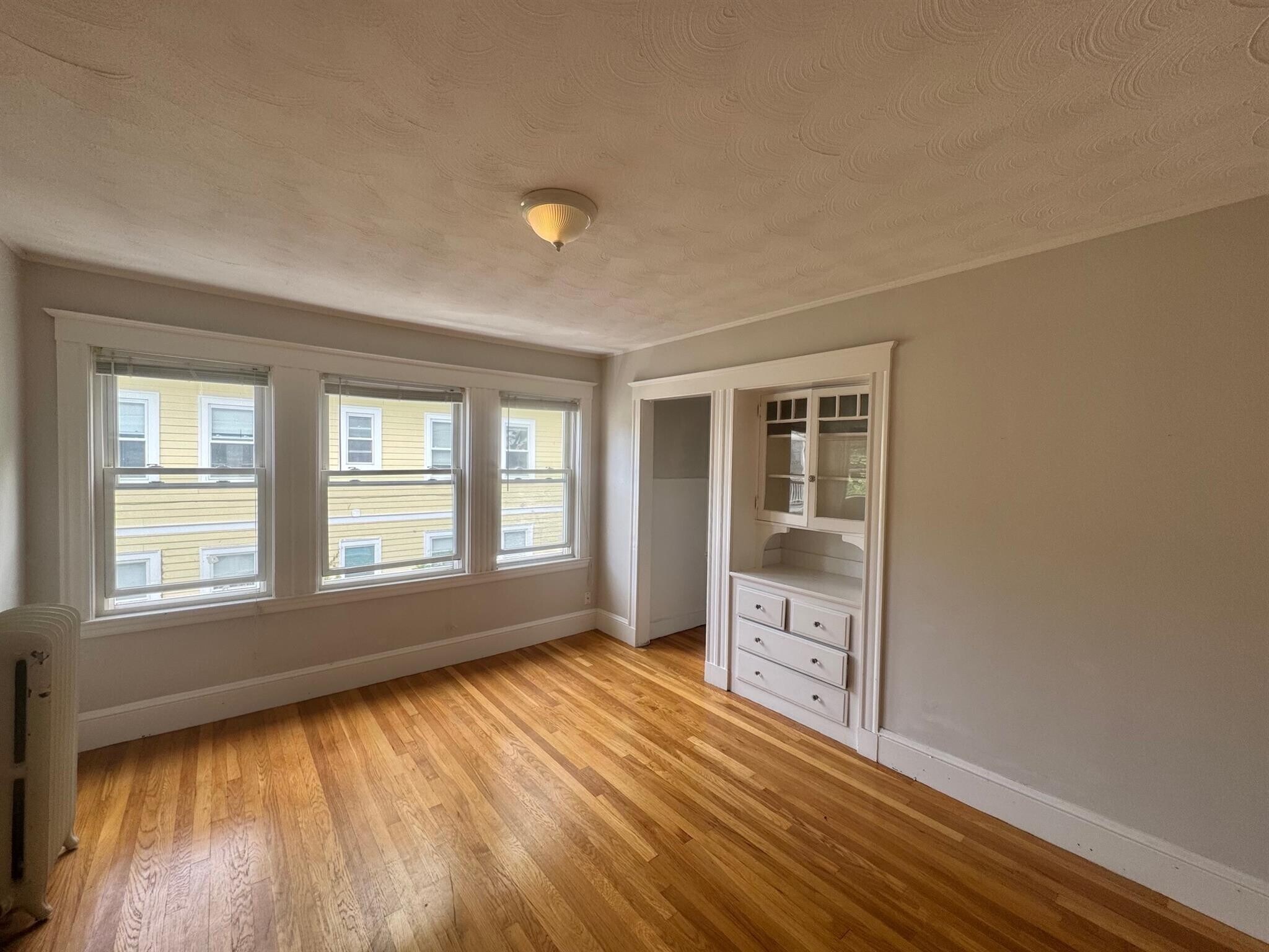 Building Photo - 48 Standish St