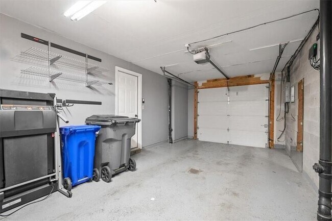 Building Photo - 102 Westbrooke Ln