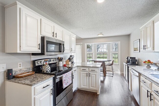 Building Photo - 9 Jordan Ln