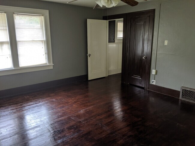 Building Photo - 1612 S Olive