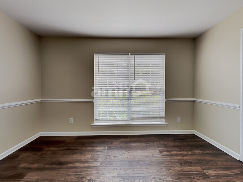 Building Photo - 141 Sawhorse Dr