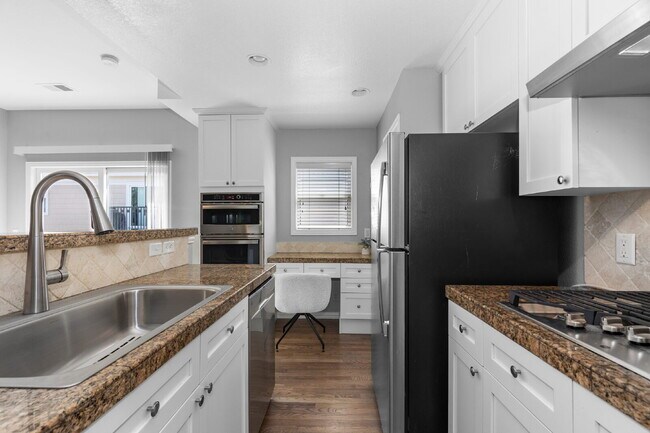 Building Photo - $3,350.00 - 2 Bedroom, 2.5 Bathroom Condo ...