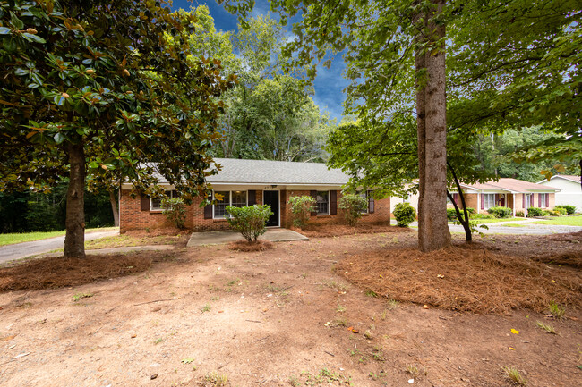 Building Photo - 4713 Belle Plaine Dr