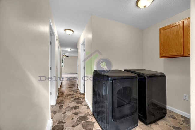 Building Photo - Darling 2 Bedroom Home in Middleville