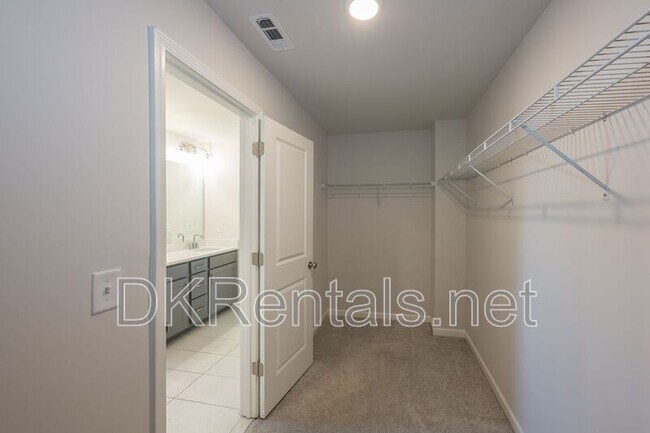 Building Photo - 2928 Cottage Ln