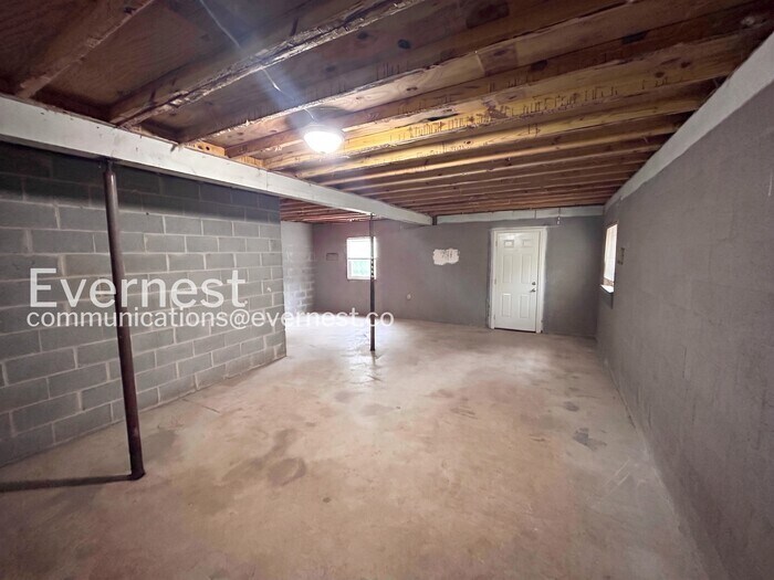 Building Photo - 508 Landers St