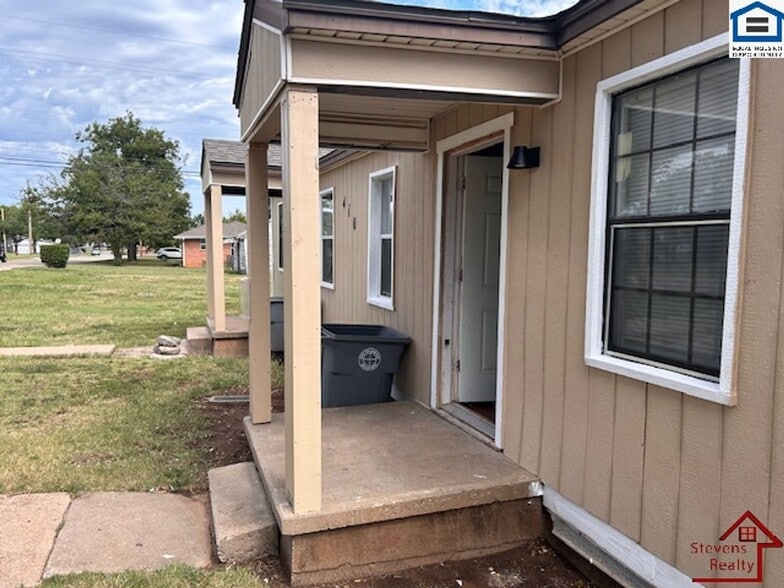 Building Photo - 410 SW 14th St