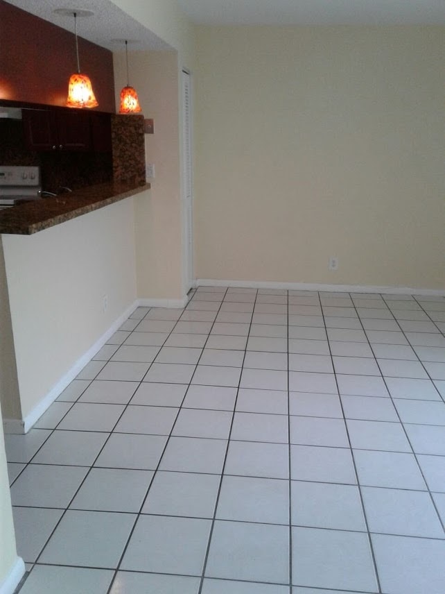 florida room - 4113 NW 78th Ter