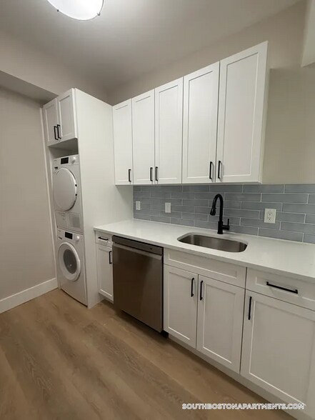 Building Photo - 17 M St