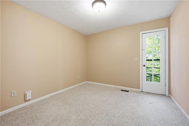 Building Photo - 114 Cherokee Dr S