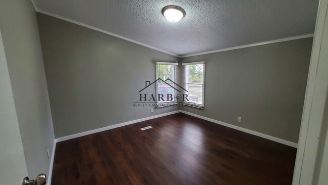 Building Photo - 23 Andreasen Dr