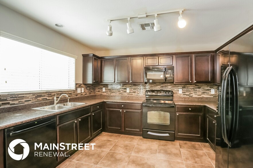 Building Photo - 8752 W Superior Ave