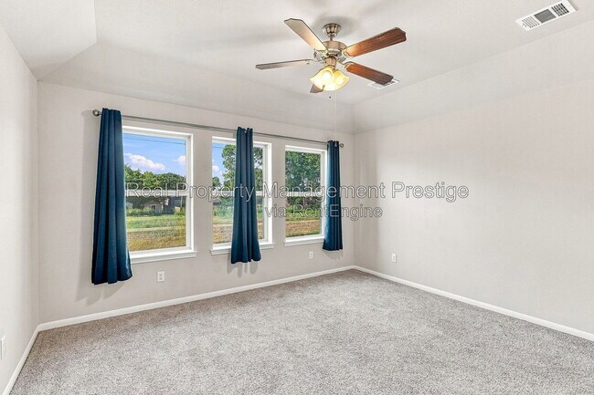 Building Photo - 7333 Hinsdale Dr