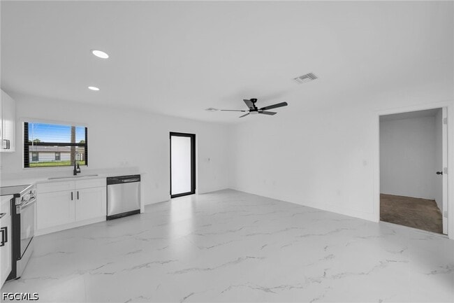 Building Photo - 4984 Fairway Ct
