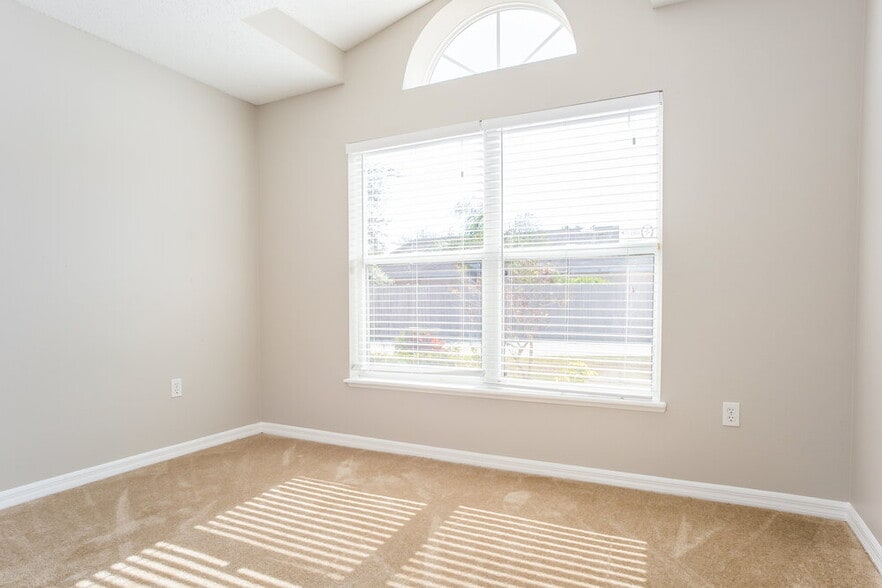 Building Photo - 142 Woodbury Pines Cir
