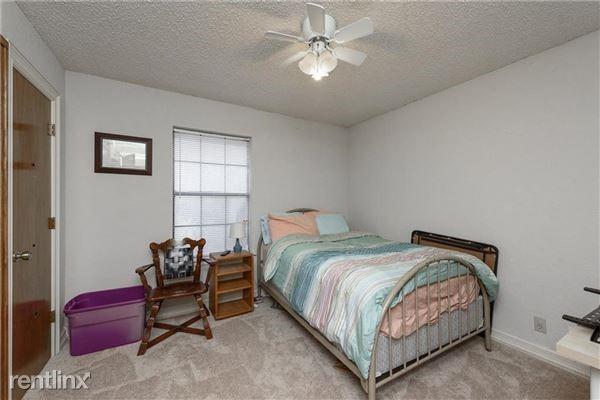 Building Photo - 1421 Briarwood St