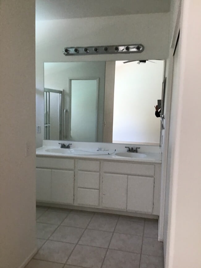 Building Photo - 2220 N Paseo de Anza