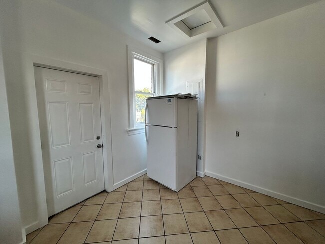 Building Photo - 204 Wellford St