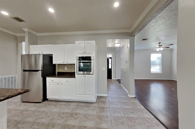 Building Photo - 7619 Almond Springs Dr