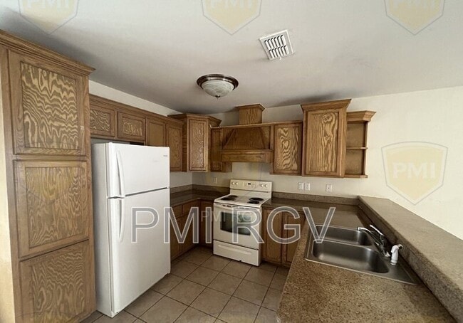 Building Photo - 3802 S Radisson Ave