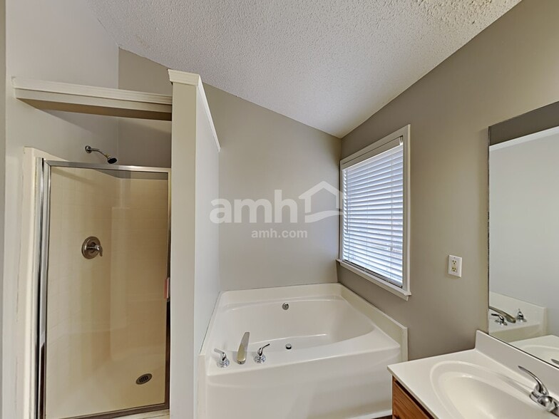 Building Photo - 11412 Leigh Glen Cir