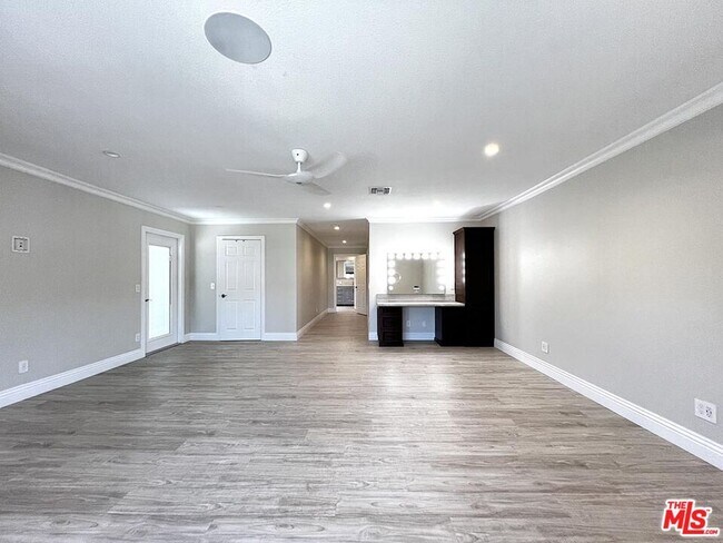 Building Photo - 10758 Cozycroft Ave