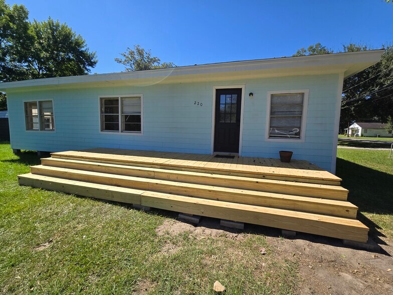 Building Photo - 220 East Cypress Street