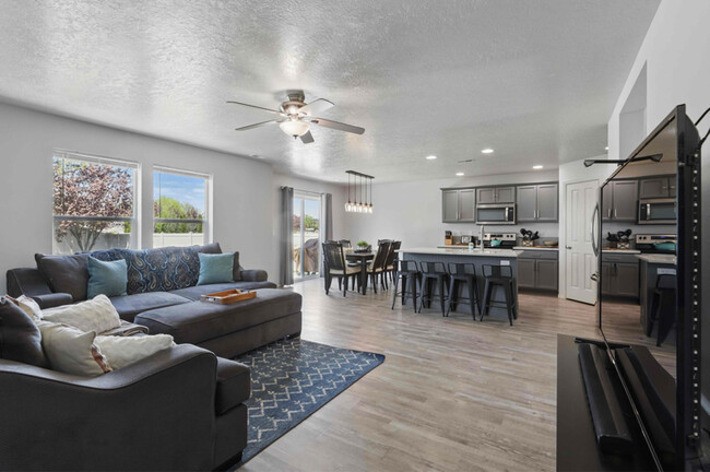 Building Photo - 984 N Star Bright Ln
