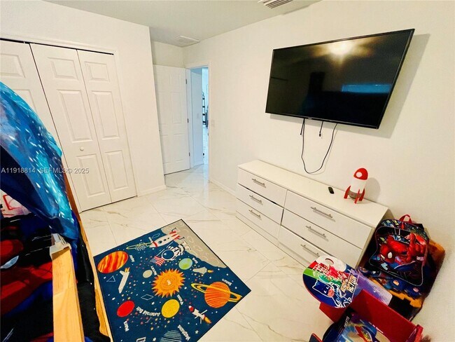 Building Photo - 1703 Edison Ave