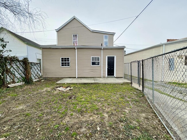 Building Photo - 609 McKinney Ave