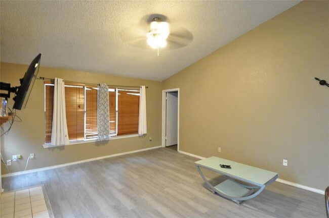 Building Photo - 3008 Birch Dr