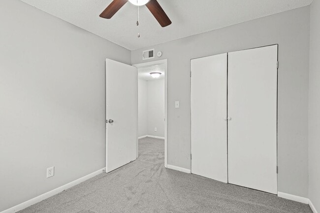 Building Photo - Summer Special! Updated 3BR Townhome with Basement + $250 Off First Month’s Rent