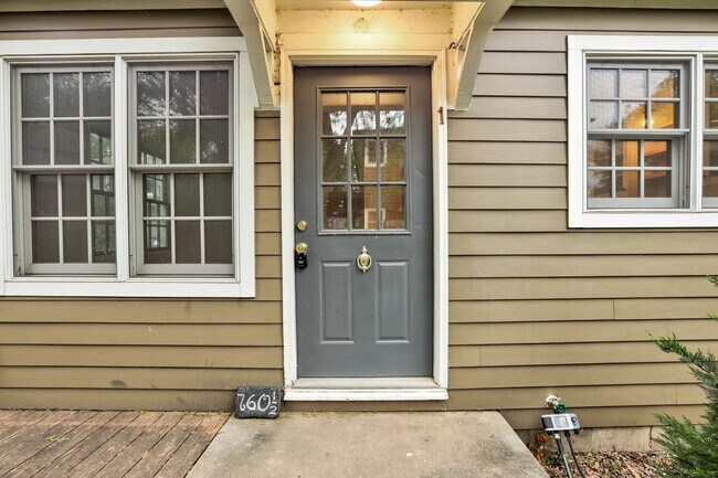 Building Photo - 760 1/2 S Jenkins Ave