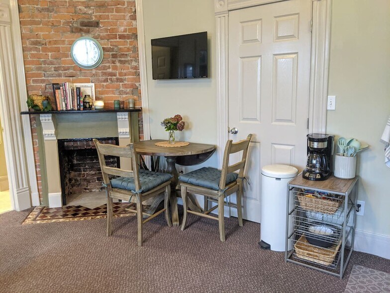 Building Photo - 1910 S G St