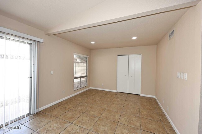 Building Photo - 5138 W Vogel Ave
