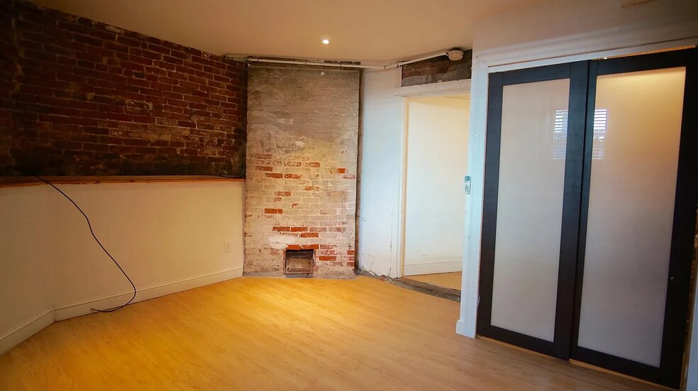 Building Photo - 124 Almy St