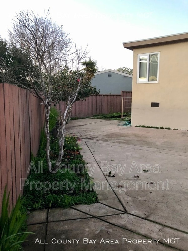 Building Photo - 1031 Ranchito Ct