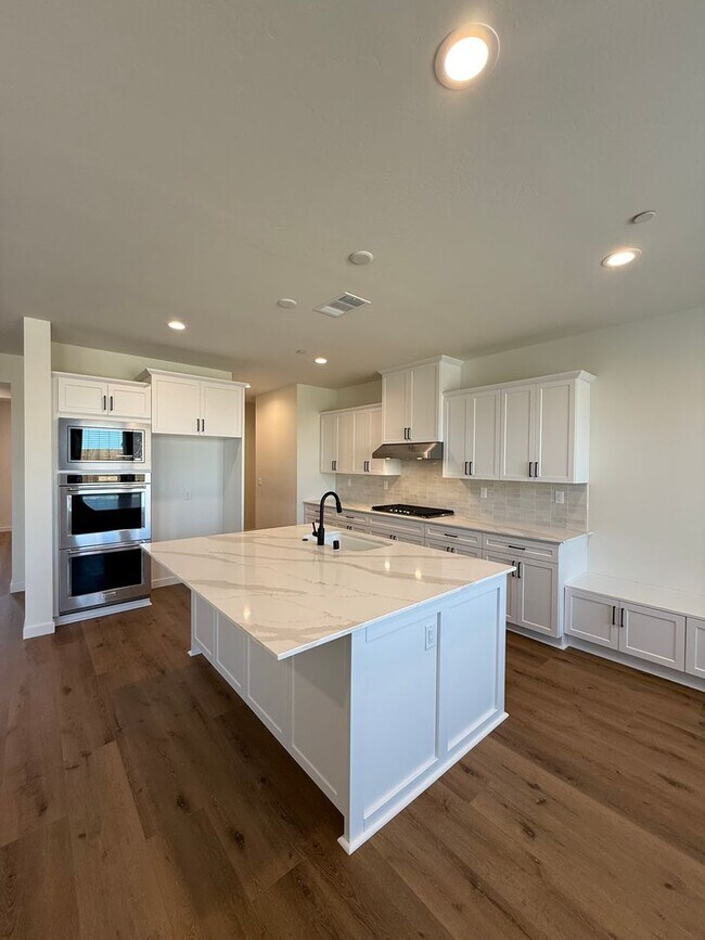Building Photo - 16806 Mairs Dr