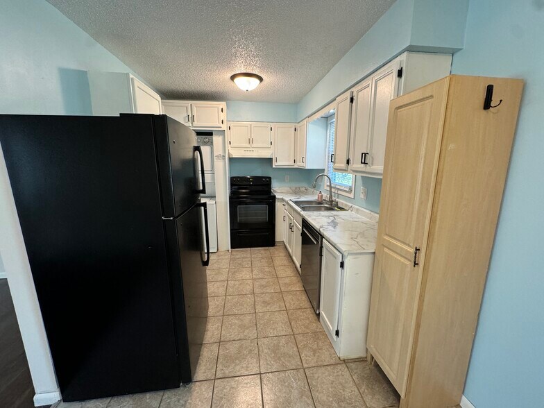 Kitchen - 205 Wellons Dr