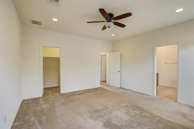 Building Photo - 5912 Sardinia Dr