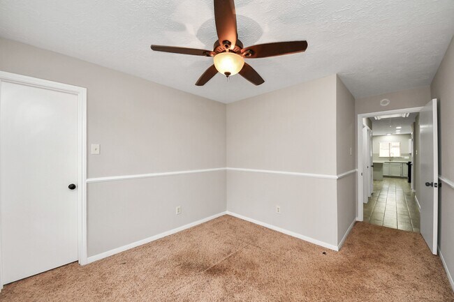 Building Photo - 4915 Pecan Grove Dr