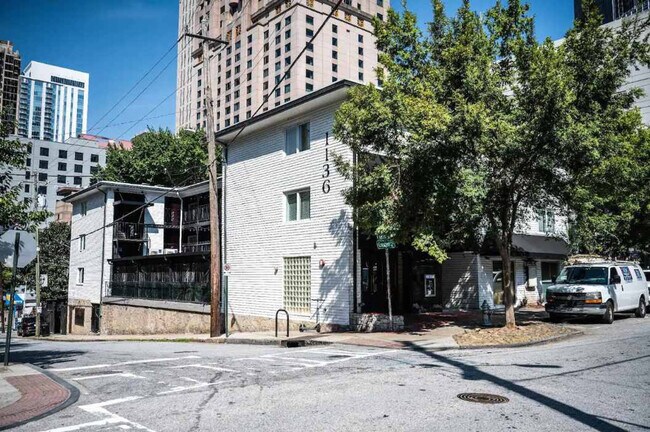 Building Photo - 1136 Crescent Ave NE