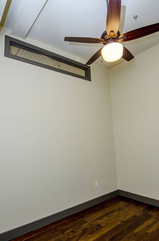 Building Photo - C Street Loft Available Now!