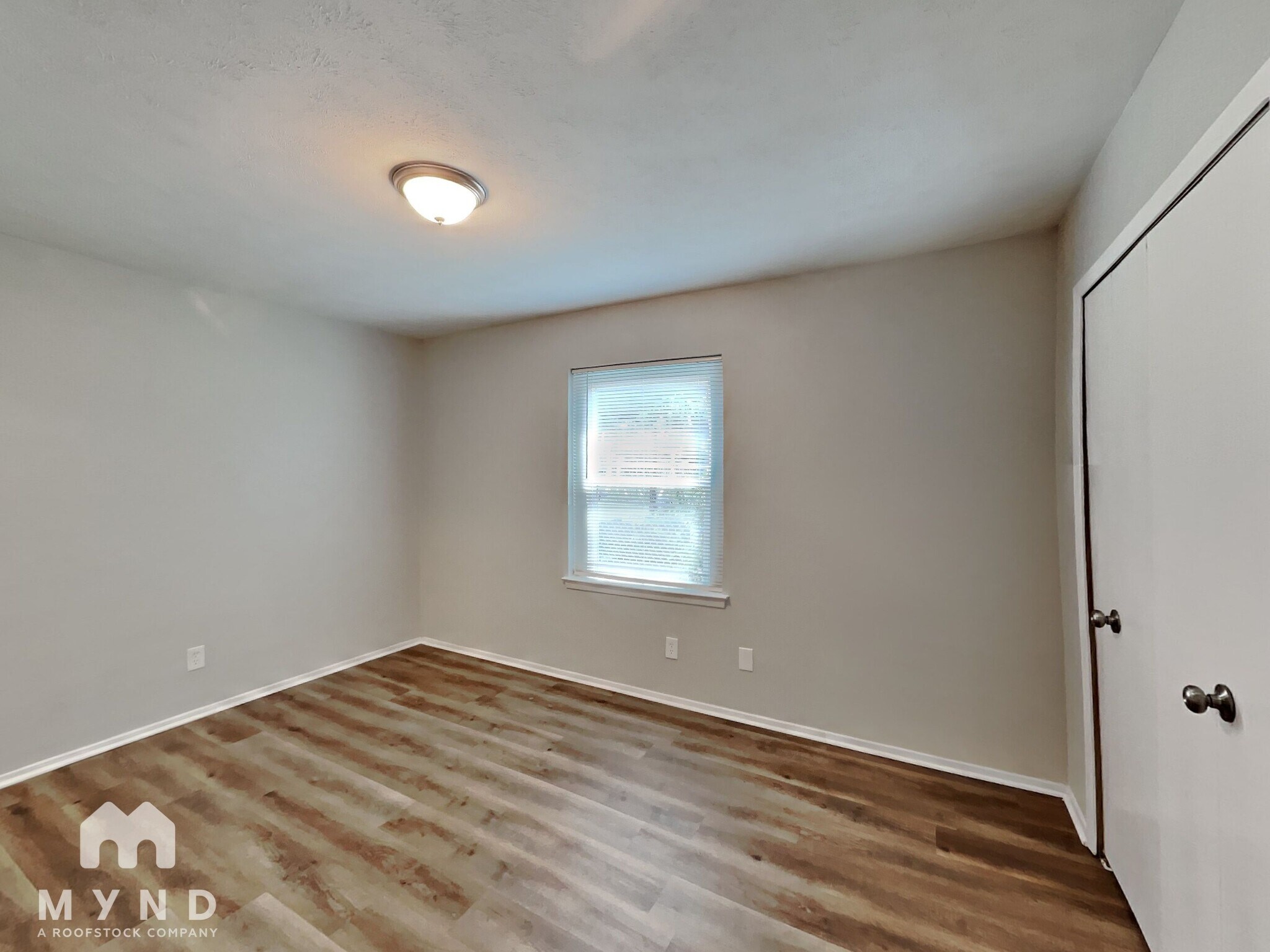 Building Photo - 3451 Pebbleshores Dr